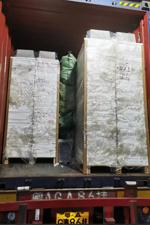 container packaging